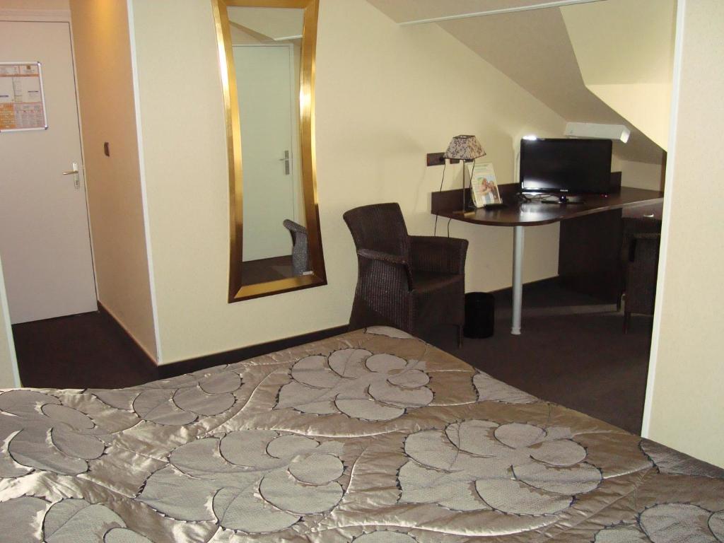 Hotel De La Croix D'Or Avranches Szoba fotó